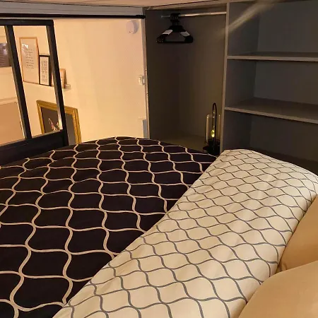 L'intimiste A Lo - Atypique - Duplex Prive Equipe - Gare - Centre - Parking Gratuit - Entree Autonome - En Mezzanine - Wifi - Netflix - Lave-linge Saint-Lô