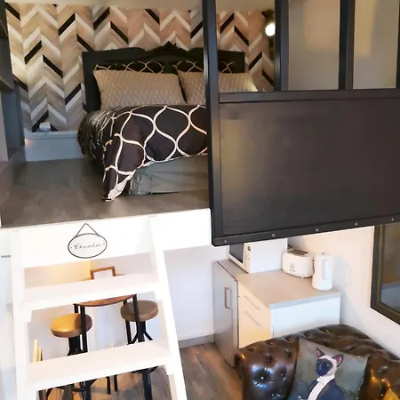 L'intimiste A Lo - Atypique - Duplex Prive Equipe - Gare - Centre - Parking Gratuit - Entree Autonome - En Mezzanine - Wifi - Netflix - Lave-linge Saint-Lô