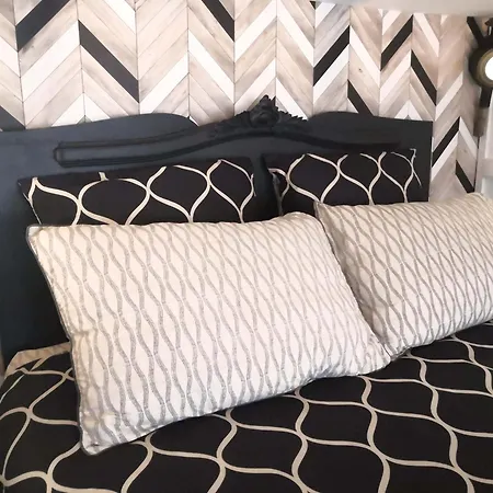 L'intimiste A Lo - Atypique - Duplex Prive Equipe - Gare - Centre - Parking Gratuit - Entree Autonome - En Mezzanine - Wifi - Netflix - Lave-linge Apartament *