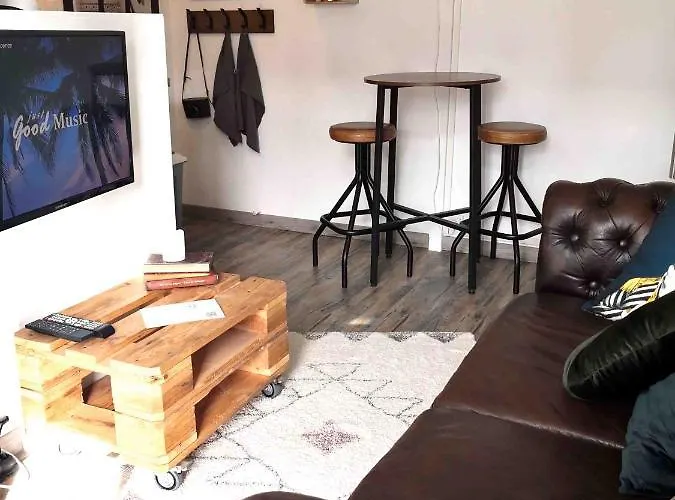 L'intimiste A Lo - Atypique - Duplex Prive Equipe - Gare - Centre - Parking Gratuit - Entree Autonome - En Mezzanine - Wifi - Netflix - Lave-linge *