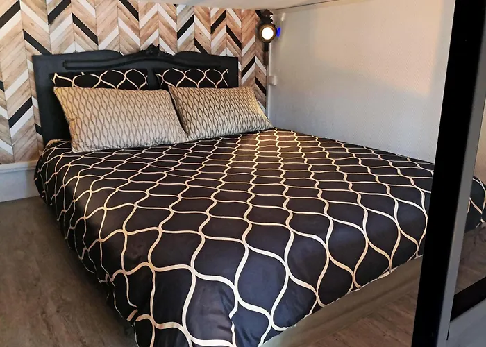 Apartment L'intimiste: Private Duplex In Saint-lô