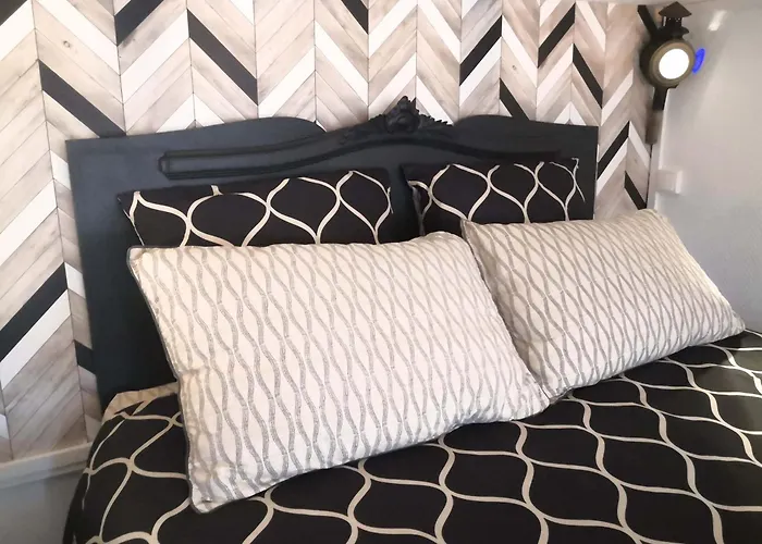 L'intimiste: Private Duplex In Saint-lô Apartment *